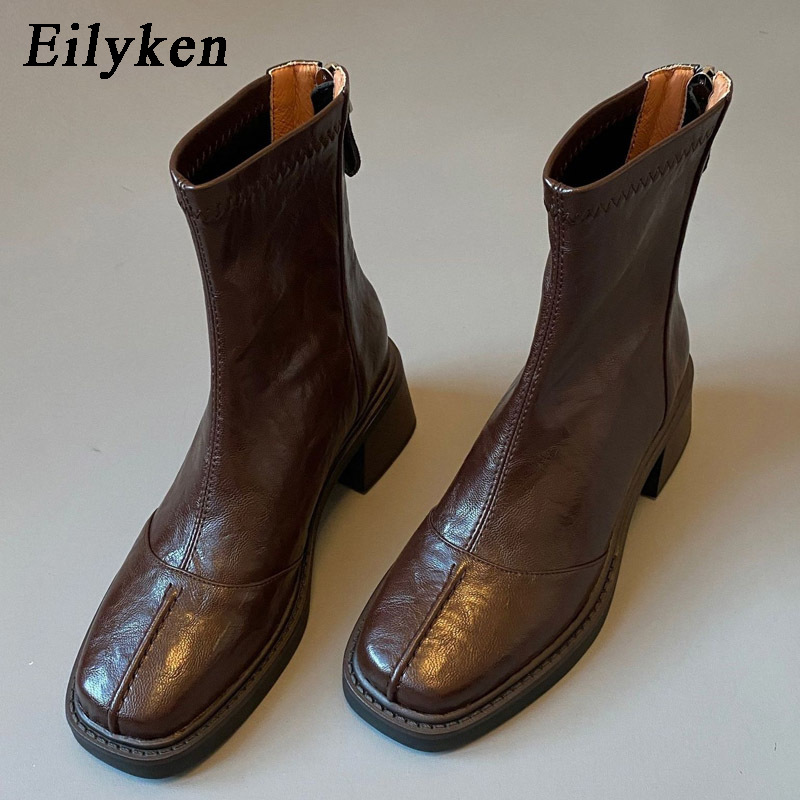 Vintage Fashion Designer - Eilyken Modisches Design, geteilte Nähte, schmale