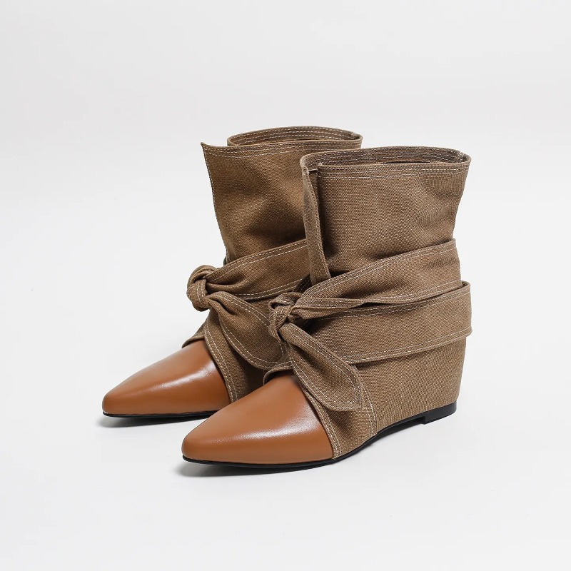 Modische Vintage-Spitzstiefel  – Vintage Fashion Designer Bewertung und Preis