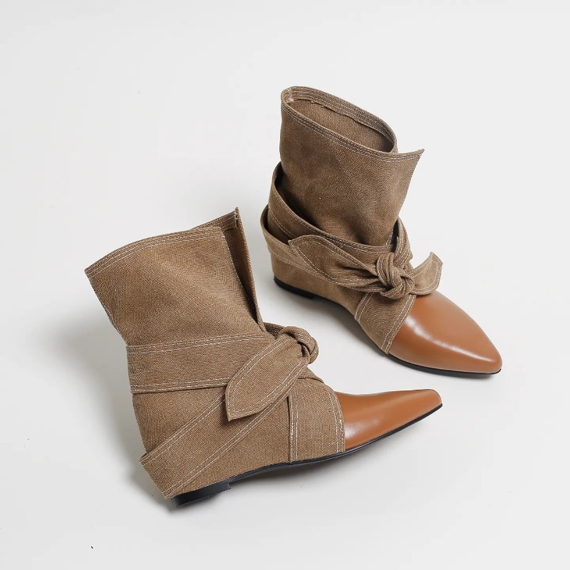 Modische Vintage-Spitzstiefel  – Vintage Fashion Designer Bewertung und Preis